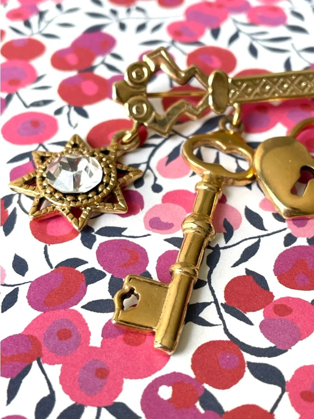 Vintage goldtone skeleton key brooch w/ dangling charms heart lock Victoriana